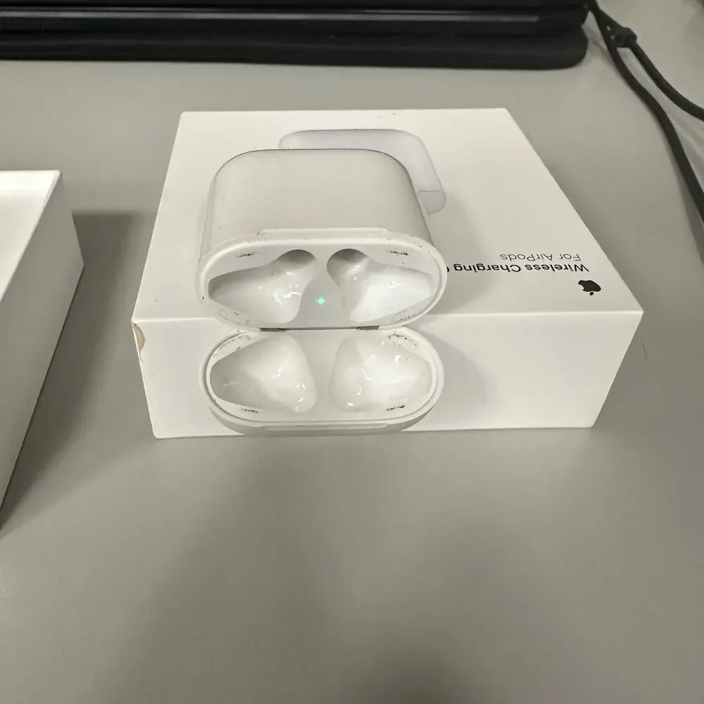 Apple Wireless Charging Case for Airpods Model A1938 1st-2nd Gen White